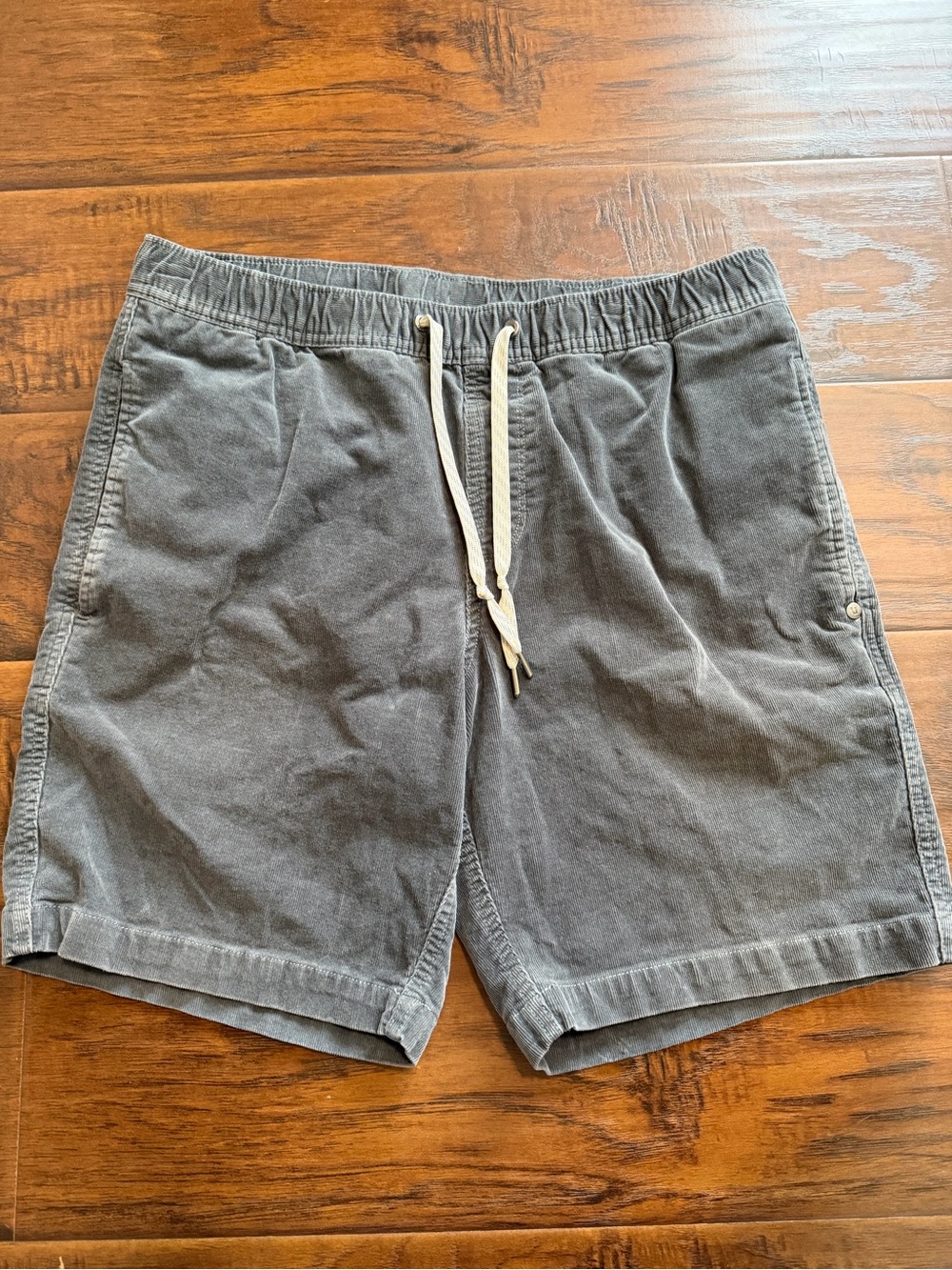 Vuori Men's Optimist Elastic Waist Corduroy Performance Shorts